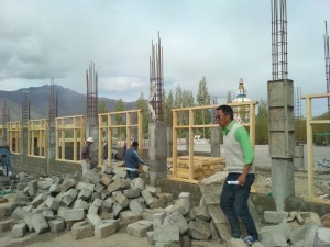 ripresa dei lavori per la costruzione del laboratorio di scienze al TCV di Choglamsar