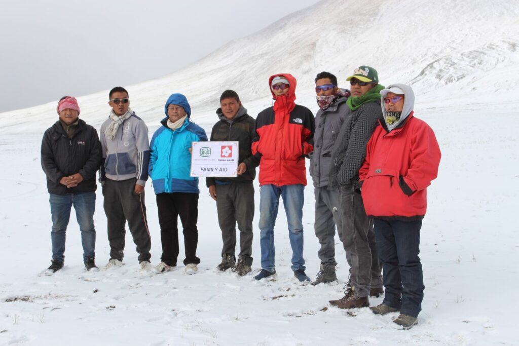documentazione consegna aiuti umanitari alle famiglie tibetane in Ladakh progetto Italian Amala Odv "Family Aid"  estate 2020 crisi Covid